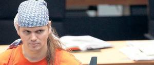 Bedecke dein Haupt. Claus-Brunner will sein Kopftuch so lange tragen, bis in Nahost Frieden herrscht.