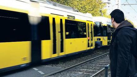 Gefährlich. Immer wieder passieren in Berlin Unfälle mit Straßenbahnen.