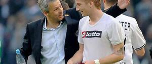 Marco Reus (r.), mit zwei Toren der entscheidende Gladbacher Spieler gegen Hannover, gemeinsam mit Erfolgstrainer Lucien Favre (l.).