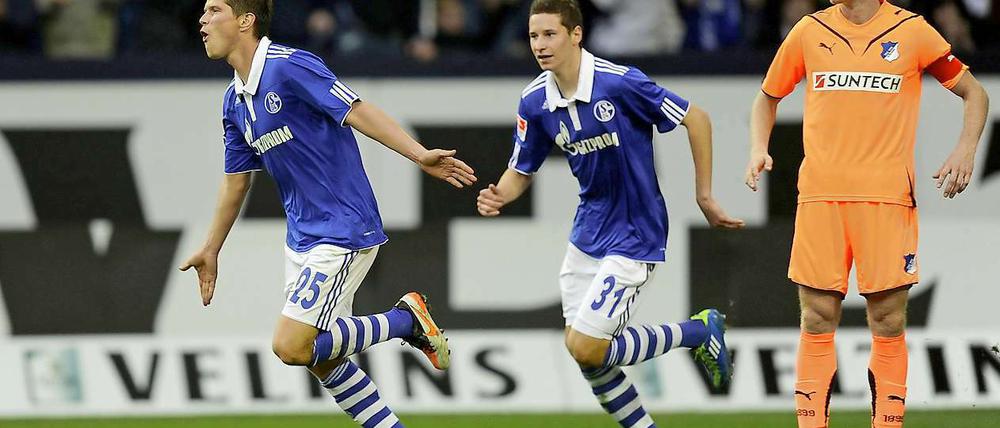 Torjäger Huntelaar (l.) erzielte zwei Treffer beim 3:1-Sieg gegen Hoffenheim. Julian Draxler (r.) bereitete insgesamt zwei Tore vor.