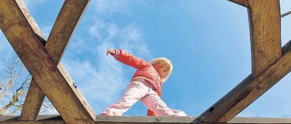 Von oben herab. Ärmere Familien mit Kindern hätten eine Unterstützung durch das Betreuungsgeld wohl nötiger als jene aus wohlhabenden. Die Koalition sieht das aber offenbar anders.