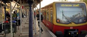Bauarbeiten am S-Bahnhof Yorckstraße. Aber das wäre noch erträglich für die Fahrgäste, wenn die Züge pünktlich kommen würden.