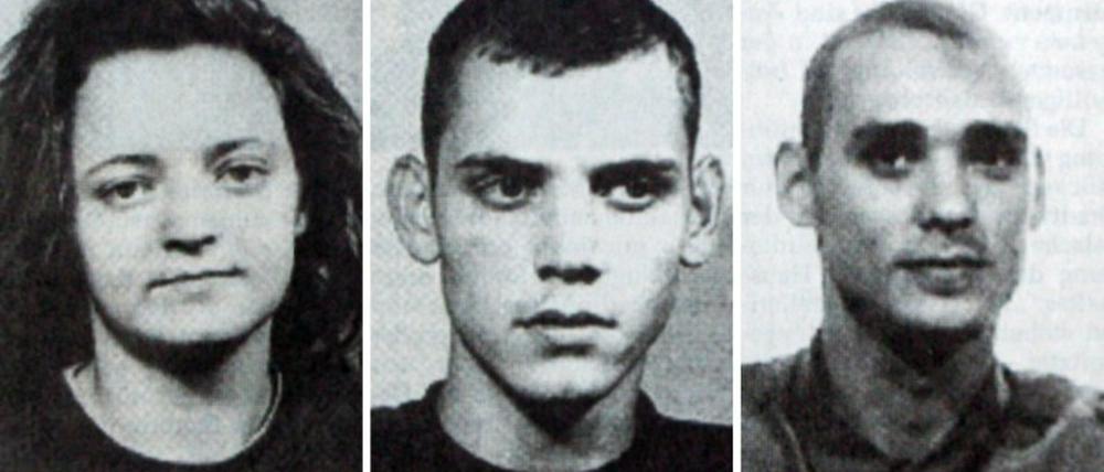 November 2011: Nach Ermittlungen um einen missglückten Banküberfall in Arnstadt und ein explodiertes Wohnhaus in Zwickau sieht sich die Bundesrepublik erstmals seit der Wiedervereinigung mit rechtsextremem Terror in größerem Ausmaß konfrontiert. Schnell ist die Rede vom Jenaer Neonazi-Trio um Beate Z. (36), Uwe B. (34) und Uwe M. (38). Ihre Spur lässt sich bis in die 90er Jahre zurückverfolgen.