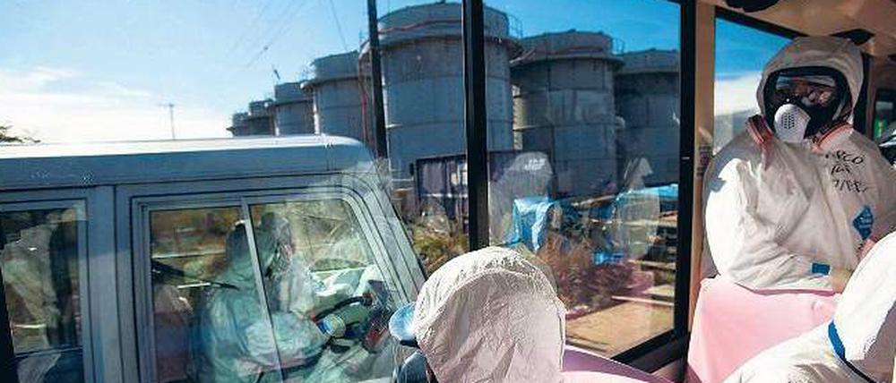Weitreichende Folgen. Die Katastrophe in Japan, hier das Gelände vor wenigen Tagen, löste Turbulenzen an den Märkten aus.