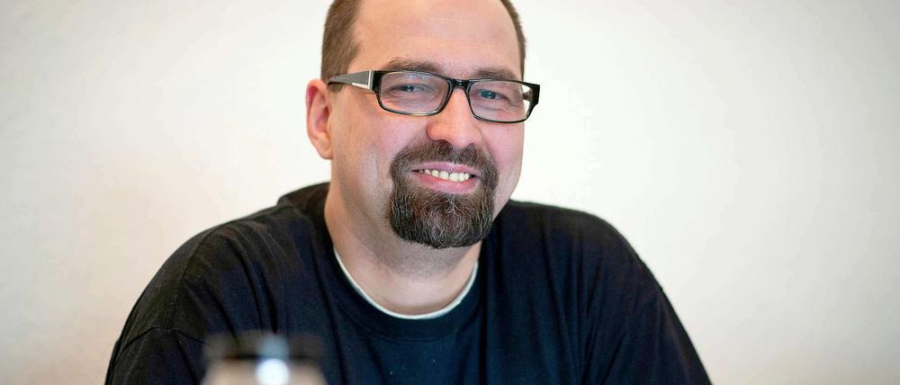 Hartmut Semken entschuldigt sich für seine Äußerungen zum Umgang der Piratenpartei mit Extremisten: „Ich habe viele Leute sehr verletzt mit meinen Worten, was ich so nicht erwartet hätte, und das tut mir jetzt sehr leid.“ Semken hatte in seinem Blog unter anderem geschrieben: "Aber ich kann dieses „wir müssen uns abgrenzen gegen Rechte Ansichten“ nicht mehr hören. ... Wenn Du da nicht „alle Rausschmeissen, am besten an den Eiern aufhängen“ twitterst - dann bist Du unmittelbar ein Verharmloser, Relativierer, ja heimlicher Symathisant, der nur den richtigen Faschisten und Nazis den Weg bereiten will, die Piraten zu übernehmen." Nach diversen weiteren Querelen trat Semken am 16. Mai vom Posten des Landesvorsitzenden zurück.