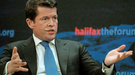 Karl-Theodor zu Guttenbergs erster öffentlicher Auftritt seit seinem Rückzug in die USA: auf einer Sicherheitskonferenz im kanadischen Halifax.
