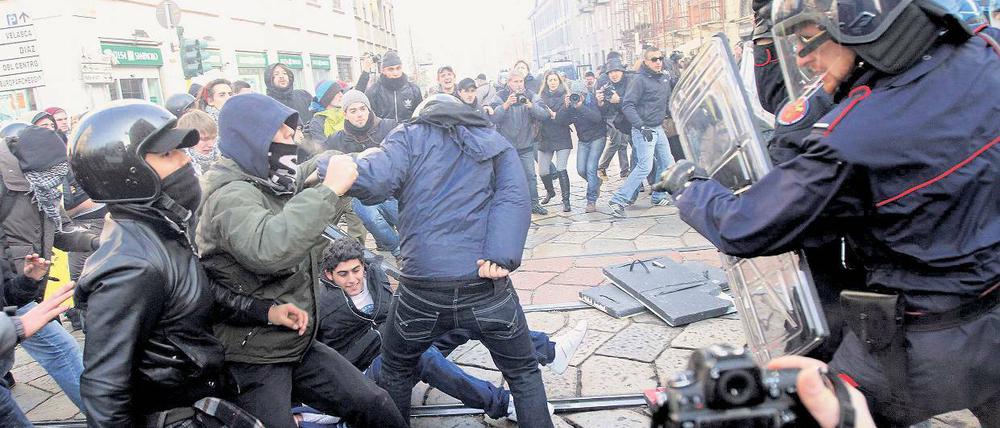In mehreren Städten Italiens gab es Proteste gegen die neue Regierung.