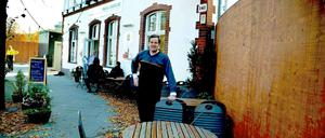 Wolfram Ritschl am Bauzaun.