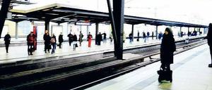 Bibbern am Bahnsteig. Wer mit der S-Bahn unterwegs ist, sollte sich besser warm anziehen. Mit langen Wartezeiten muss auch in diesem Winter gerechnet werden. 