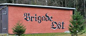 Wand eines Garagenkomplexes in Johanngeorgenstadt im Erzgebirge. Auch in der sächsischen Kleinstadt sollen Unterstützter der verdächtigen Rechstradikalen ins Visir der Fahnder geraten sein. 