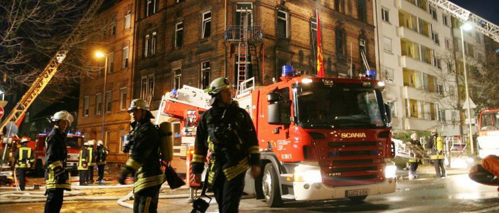 3. Februar 2008: Bei einer der schlimmsten Brandkatastrophen der Bundesrepublik sterben in Ludwigshafen sterben vier Frauen, darunter eine Schwangere, und fünf Kinder. Alle sind türkischer Herkunft. Nun wird der noch ungeklärte Fall neu aufgerollt, um eine mögliche Verbindung zu der Jenaer Neonazi-Terrorzelle zu prüfen.