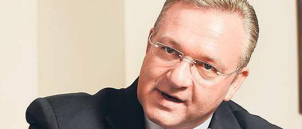 Versprochen – gehalten. Frank Henkel, Fraktions- und Landesvorsitzender der CDU, findet im Koalitionsvertrag viele Punkte, wo sich die Union durchgesetzt hat.