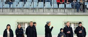 Weil so ein Hauch von Profifußball im Poststadion eher selten ist, wurde die Tribüne geputzt und Bier gab es auch.