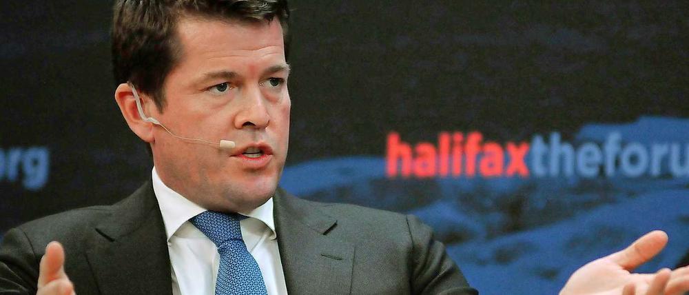 Die bestehenden Parteien bedienen große Teile der Bevölkerung nach Ansicht von Karl-Theodor zu Guttenberg "nur noch mit Phrasen und den immer gleichen Scharmützeln".