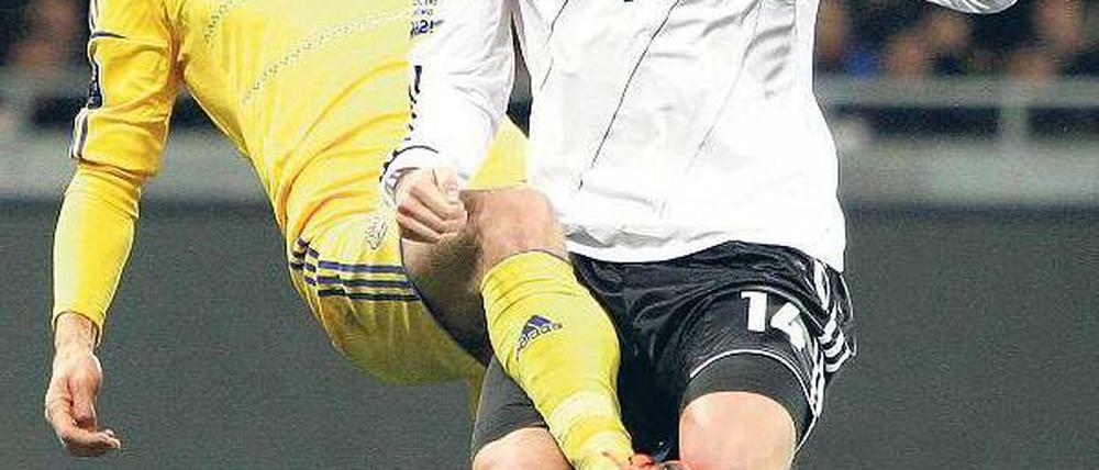 Holger Badstuber, 22, (rechts im Bild) debütierte im Mai 2010 in der deutschen Nationalmannschaft. Bisher absolvierte er 17 Spiele und schoss dabei ein Tor.
