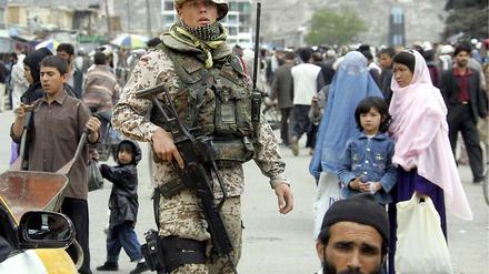 Bundeswehrsoldat auf Patrouille in Kabul.
