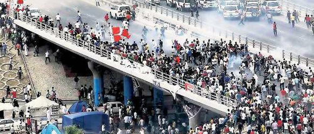 Niedergeschlagen. Im März dieses Jahres lösen Sicherheitskräfte den Protest der Regierungsgegner in Manama gewaltsam auf. Foto: Reuters