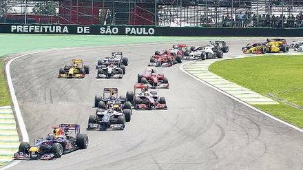Sebastian Vettel wieder vorne? Ab 15 Uhr 45 berichtet RTL am Sonntag vom Saisonfinale der Formel 1 aus Sao Paulo, das Rennen wird von 16 Uhr 45 an übertragen. Foto: AFP