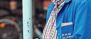 Ein schwarzer Freitag. In Betriebsversammlungen wurden die Mitarbeiter in Augsburg, Offenbach und Plauen über den Insolvenzantrag informiert. Foto: dapd