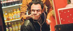 Rückzugsgefechte. Javeh Asefdjah und Patrick Khatami. Foto: Piero Chiussi/Heimathafen