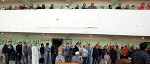 Lange Schlangen vor den Wahllokalen wie hier in Kairo waren in vielen Teilen des Landes am ersten Wahltag zu sehen.