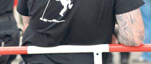 Abgewandt. Was wussten NPD-Mitglieder von den mörderischen Aktivitäten der Jenaer Terrorzelle? Ermittler aus Bundeskriminalamt und Bundesanwaltschaft vermuten engere Kontakte, als zunächst angenommen. 