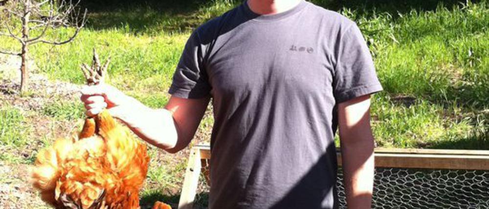 Facebook-Gründer mit Huhn. Diese Fotos sind eigentlich privat, doch durch einen Sicherheitsfehler bei Facebook öffentlich geworden.