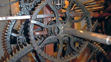 Wie ein Uhrwerk. Ob Autofabrik oder Gesundheitswesen – Qualitätsmanager finden Fehlerquellen, holen das Beste aus Mitarbeitern raus und optimieren die Ablaufe im Betrieb. Dafür sind branchenspezifische Weiterbildungen unerlässlich. Foto: dpa