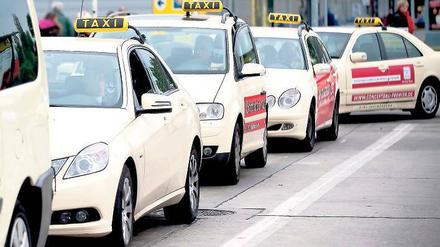 Alternative Taxifahrer. Zuwanderer müssen oft unter ihrer Qualifikation arbeiten. Dabei sind ihre Kompetenzen gefragt. Foto: ddp