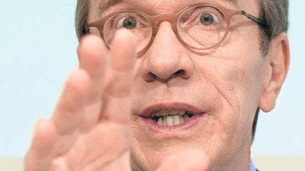 Matthias Wissmann (62) ist seit Mitte 2007 Präsident des Verbands der deutschen Automobilindustrie (VDA). Er war 1993 Bundesminister für Forschung und Technologie und von 1993 bis 1998 Bundesminister für Verkehr. Foto: dpa