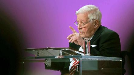 Würde er heute zur Wahl stehen, er könnte auf eine überwältigende Mehrheit hoffen: Altkanzler Helmut Schmidt gilt als einer der großen Europa-Visionäre.