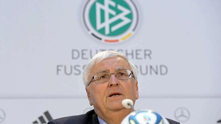 Theo Zwanziger stand zuletzt in der Kritik, nachdem er Details zum Suizidversuch von Babak Rafati auf einer Pressekonferenz kundgab.