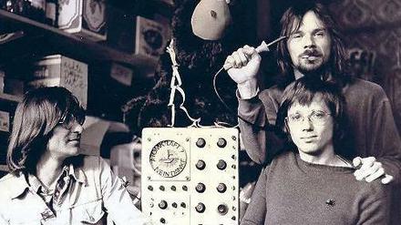 Gründerjahre. Die TU-Berlin-Absolventen Reiner Lemoine (links), Matthias Wrona (hinten) und Hans Rattunde, die vor 36 Jahren das „Ingenieurkollektiv Wuseltronik" gründeten, aus dem 1996 Solon und später Q-Cells hervorging.