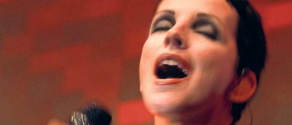 Auftritt nach Mitternacht: Nena auf dem Berliner Bundespresseball
