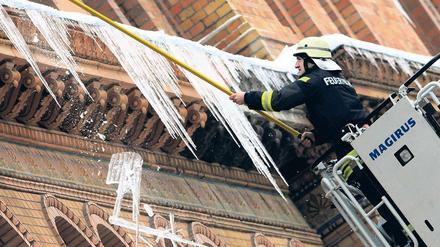 Zapfenstreich: Wintereinsätze wie dieser sollen in Zukunft nicht mehr an der Feuerwehr hängen bleiben.