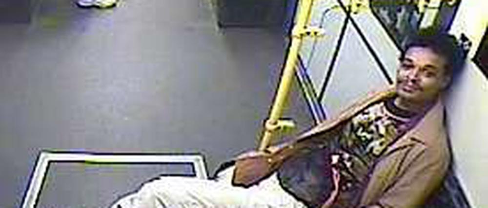 Als mutmaßlicher Vergewaltiger wird dieser Mann von der Polizei gesucht.