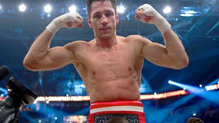 Superweltmeister Felix Sturm hat seinen Titel gegen den Briten Martin Murray nur durch ein Unentschieden verteidigen können.