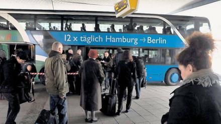 Einsteigen, bitte. Um den jetzigen Standort des Zentralen Omnibusbahnhofs am Funkturm gibt es seit Jahren Diskussionen.