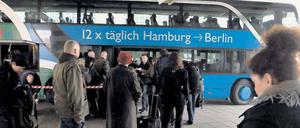 Einsteigen, bitte. Um den jetzigen Standort des Zentralen Omnibusbahnhofs am Funkturm gibt es seit Jahren Diskussionen. 