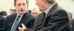 Krisenhelfer unter sich. Mario Draghi sprach erstmals in Berlin – Finanzminister Wolfgang Schäuble (CSU) hörte zu. Foto: dapd