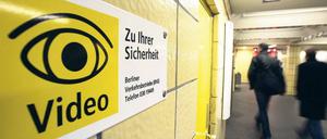 Immer im Blick. Im Gegensatz zu den Bahnhöfen werden die Züge komplett gefilmt. 