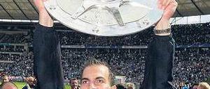 Sein Ding. Markus Babbel feierte mit Hertha den direkten Wiederaufstieg und den Gewinn der Zweitliga-Radkappe. Foto: dapd