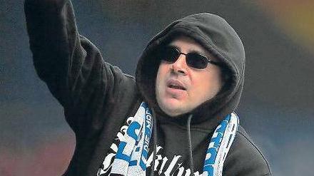Krawall am Ball. Beim heutigen Heimspiel von Hansa Rostock dürfen keine Zuschauer ins Stadion. 