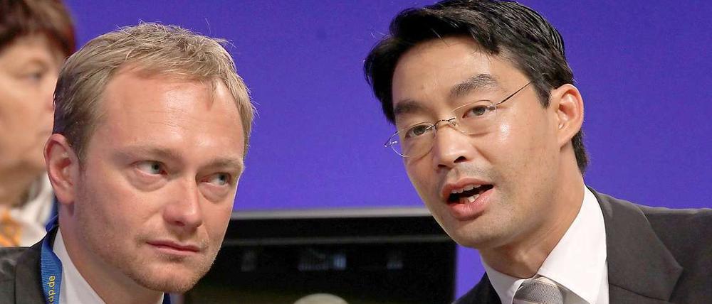 Christian Lindner und Philipp Rösler beim Bundesparteitag der FDP im Mai 2011. Die Führungskrise bei den Liberalen spitzt sich nach Lindners Rücktritt zu.