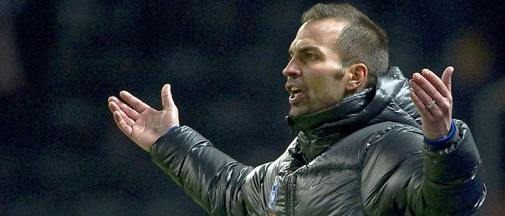 Noch ist die Zukunft von Hertha-Trainer Markus Babbel offen. Verlässt er die Hauptstadt nach der Hinrunde oder bleibt er bis zum Saisonende? Oder verlängert er womöglich doch noch seinen Vertrag in Berlin?