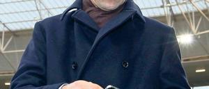 Manager, Telefon! Herthas Macher Michael Preetz gibt derzeit wie sein Verein kein gutes Bild in der Posse um den Trainer ab. 