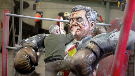 Dass Christian Wulff auch eine dominierende Figur im Karneval sein würde, war schon vorher klar. Nach dem Rücktritt müssen die Vereine noch einmal nachrüsten.