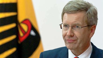Bundespräsident Christian Wulff steht weiter unter Druck: Er soll versucht haben, kritische Berichterstattung zu verhindern - durch eine Intervention bei Bild-Chefredakteur Kai Diekmann.