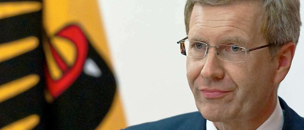 Bundespräsident Christian Wulff steht weiter unter Druck: Er soll versucht haben, kritische Berichterstattung zu verhindern - durch eine Intervention bei Bild-Chefredakteur Kai Diekmann.