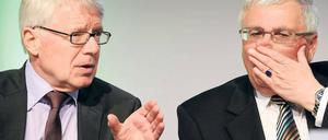 Reinhard Rauball, 64, (rechts neben ihm DFB-Präsident Theo Zwanziger) ist seit 2007 Präsident der Deutschen Fußball-Liga (DFL). Seine inzwischen zweite Amtszeit läuft bis 2013. Schon mit 32 Jahren wurde er zum ersten Mal zum Präsidenten von Borussia Dortmund gewählt – als damals jüngster Präsident der Bundesligageschichte. Mittlerweile hat er das Amt zum dritten Mal übernommen. Der Rechtsanwalt verteidigte in zahlreichen Prozessen auch Sportler wie die Sprinterin Katrin Krabbe und Fußballtrainer. Foto: dapd